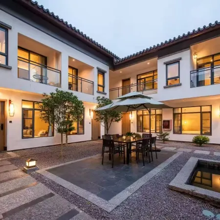 Songfengju Courtyard Hotel (Xingyi Wanfenglin Airport & High-speed Railway Station Branch)