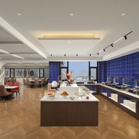 EZZI Hotel
