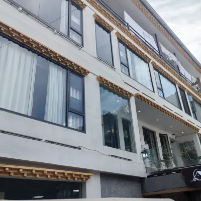 梅里雲端青旅 雨崩神瀑附近的飯店