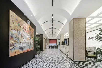 sky·Holiday Hotel Hotels in Xiangzhou Long-distance Station/MixC One