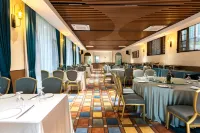 EVERGREEN CLOUDSHADOW RESORT HOT