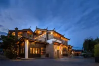 Yunyinshe · Southern French Medieval Style Holiday Villa ( South Gate Zhongyi Market Store) - parking