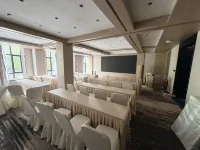 Mehood Lestie Hotel (Shangrao Wuyuan High-speed Railway Station) - 駐車場