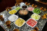 Lijiang Dongbagu Automobile Tourism Camp