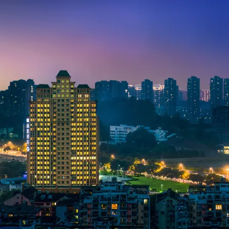 Ease Hotel · Zhi (Yichang East Station Wuyi Plaza)