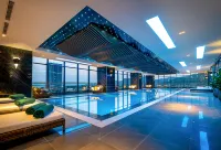 DeLaSea Ha Long Hotel - Modern Bayview Escape - Pools