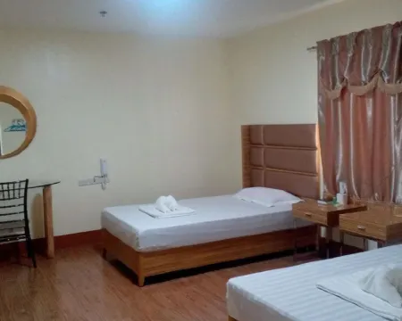 โรงแรมมีโค - ดีปอโลค โรงแรมในดีโปโลก