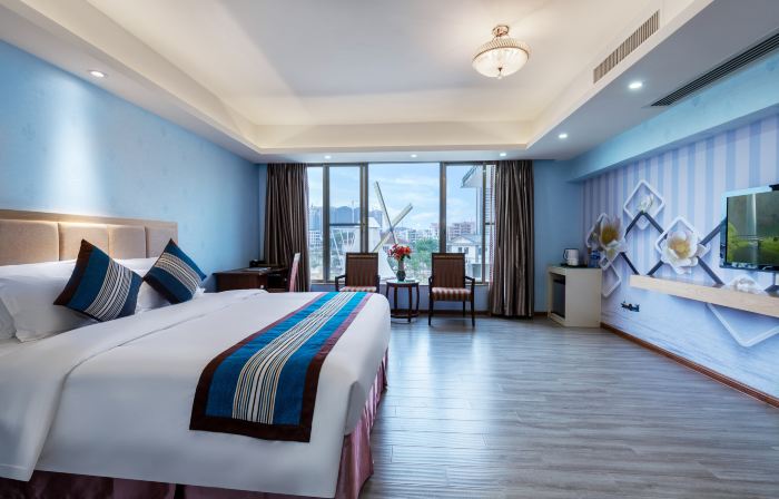 Longhu Island Hotel (Deqing Longmu Street)