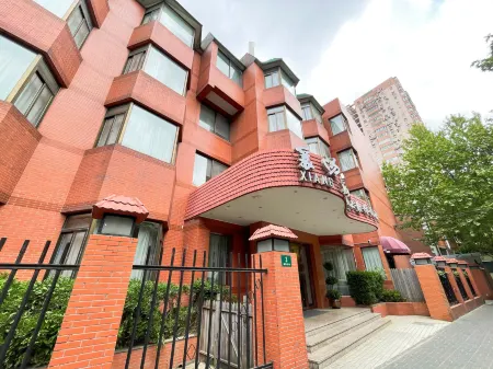 Xiangyang Hotel Shangqin Boutique Hotel Jing'an Temple Subway Station Branch) Отели рядом с достопримечательностью «East China Normal University Motto Tablet»