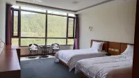 Yan'an Dawu Xiaozhan Deshenglou Cave Hotel