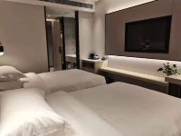 格菲酒店(湖北二师光谷武汉东站地铁站店) - 高级双床房