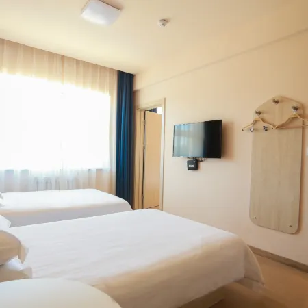 Grace Inn Ginza (Pingyin Huangshi Street Rose Industry Base)
