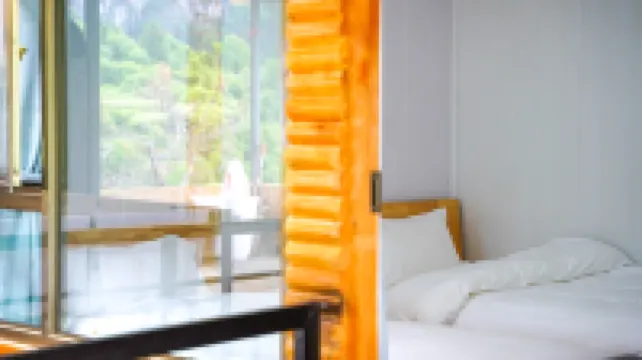 Deqin Guyu Huating Inn โรงแรมใกล้ฝนตก