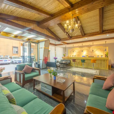 Yijia Evening Residence Theme Apartment