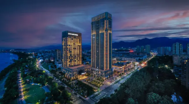 Oakwood Premier Tonglu Отели рядом с достопримечательностью «Qilin Commercial Plaza»