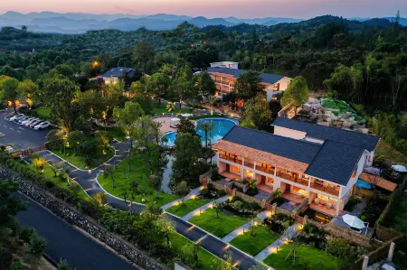 Trip.com Group Country Retreats(Anji Junde Yuxiu Joint Resort) Отели рядом с достопримечательностью «Lingfeng Mountain Sceneic Area»