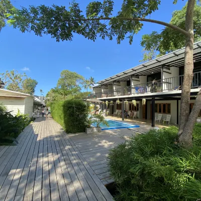 เดอะสเตจ เกาะช้าง โรงแรมใกล้หาดไก่แบ้