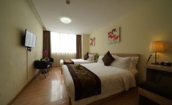 The bedroom features double beds and large windows, maintaining the same color scheme as the other rooms at Baiyun City Hotel (Guangzhou Railway Station Subway Branch)