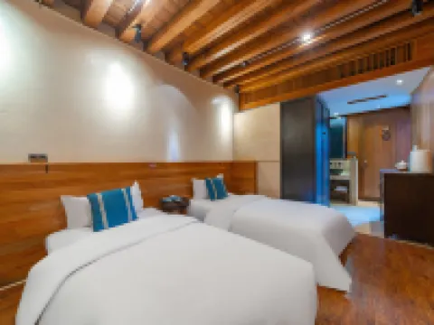 Lijiang YueTing Aerial Scenery Terrace Hotel Hotels near Lion Hill