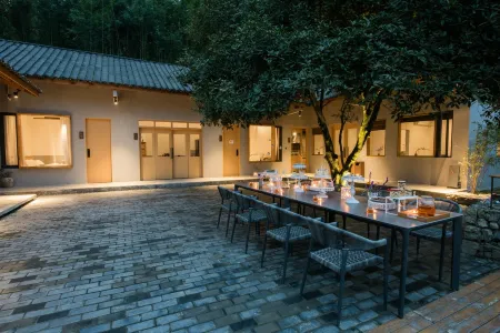 Fangtang·Linsu Отели рядом с достопримечательностью «Bailu Limestone Cave Wonder Peak»