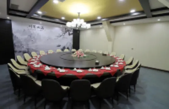 Yibin Guanyin Business Hotel