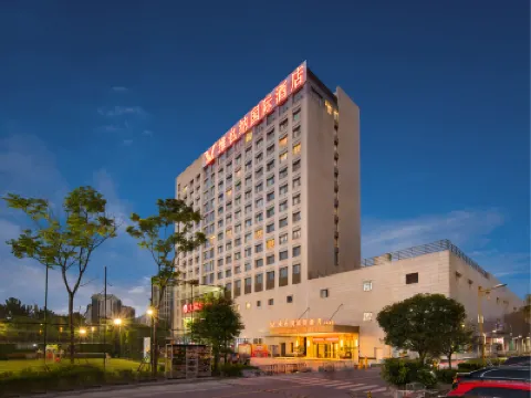 Vienna International Hotel (Chengdu Wenjiang University Town Fengxihe Subway Station) Hotels near Wenjiang