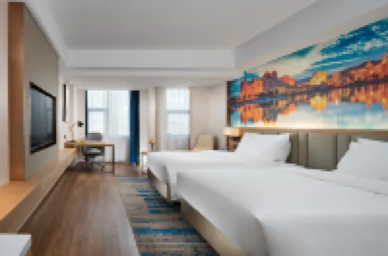 Vienna International Hotel (Guigang Guest World Plaza Gangnan Center)