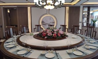 Vienna Hotel (Xining Huangzhong Lianhu Park Store)