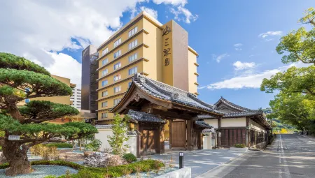 Sansuien Отели рядом с достопримечательностью «The Kochi Prefectural Makino Botanical Garden»