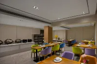 Yahao Garden Hotel (Huarong Bubugao New World City Commercial Plaza)