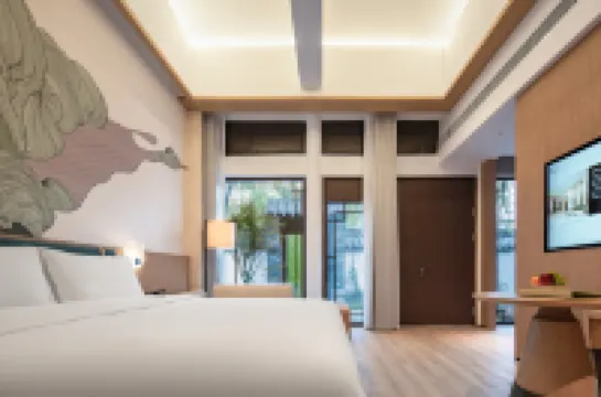 Dhawa Jinan Daming Lake