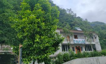 Muchuan Diaojiaolou Farmhouse