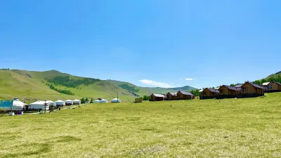Bayan Mongolian Resort - Genghis Khan Statue فنادق في 
