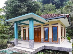 OYO Homes 90916 Eco Tourism Geopark Rajamandala Homestay Syariah