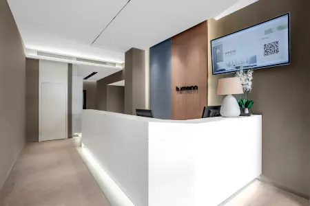 Homeinn · neo (Shanghai Yan'an West Road Subway Station) Отели рядом с достопримечательностью «Donghua University(Yanan Road Campus)»