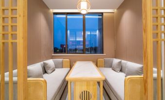 Ling Yun Hua Guan Hotel