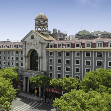 Tonglu Senboli Hotel (Tonglu Fuchun Road Branch) Отели рядом с достопримечательностью «Дружественная больница Чунцзян-Роуд (отдел Чунцзян-Роуд)»