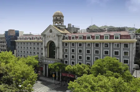 Tonglu Senboli Hotel (Tonglu Fuchun Road Branch) Отели рядом с достопримечательностью «Hangzhou Technician Institute»