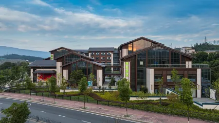 Hi Inn Hotel (Yichang Yiling Huanghua Guanshan Yi) Отели рядом с достопримечательностью «Xiaofeng Scenic Area»