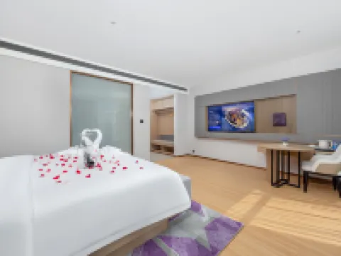 Lavande Hotel (Shuo-Huang Railway Suning North Station) فنادق في سونينغ