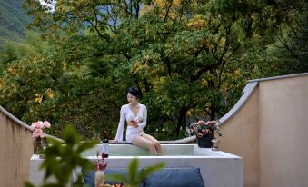 Anji Jane Eyre Hot Spring B&B