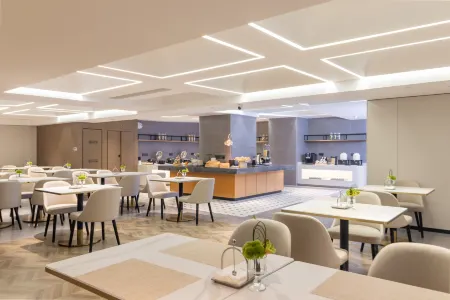 Homeinn Plus Hotel (Chongqing Nanping Wanda Plaza) Отели рядом с достопримечательностью «Chongqing University of Education (Nanshan Campus)»