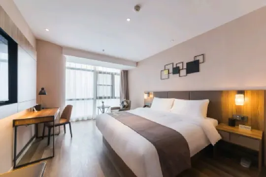 Xinghai Homestay (Zhengzhou Erqi Square Subway Station)
