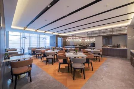 Jiamusi City Hall Square Wanxiang Street Atour Hotel Отели в г. Цзямусы