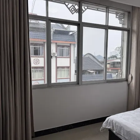Yangguang Hotel (Rongzhen Road)