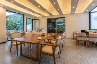 Sukyo: A Secluded Mountain Onsen Yado Hotel a Luding