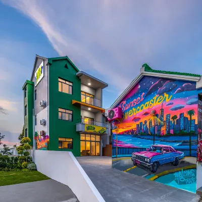 BojiaoLv·Designers' Luxury Family Vacation Homestay (Jinshan North Station Branch) Hotels near Jinshanbei Railway Station
