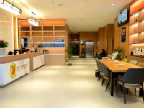 Super 8 Hotel（G216 Store, Gaize County, Ngari Prefecture） Hotels in Gertse