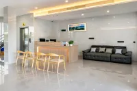 Yuetianju · Qishan Wangtian Stars Audio-Visual Resort Hotel (Yangshuo Shili Gallery Yulong River)