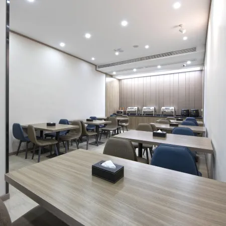 Elan Select Hotel (Jingjiang Bus Station)